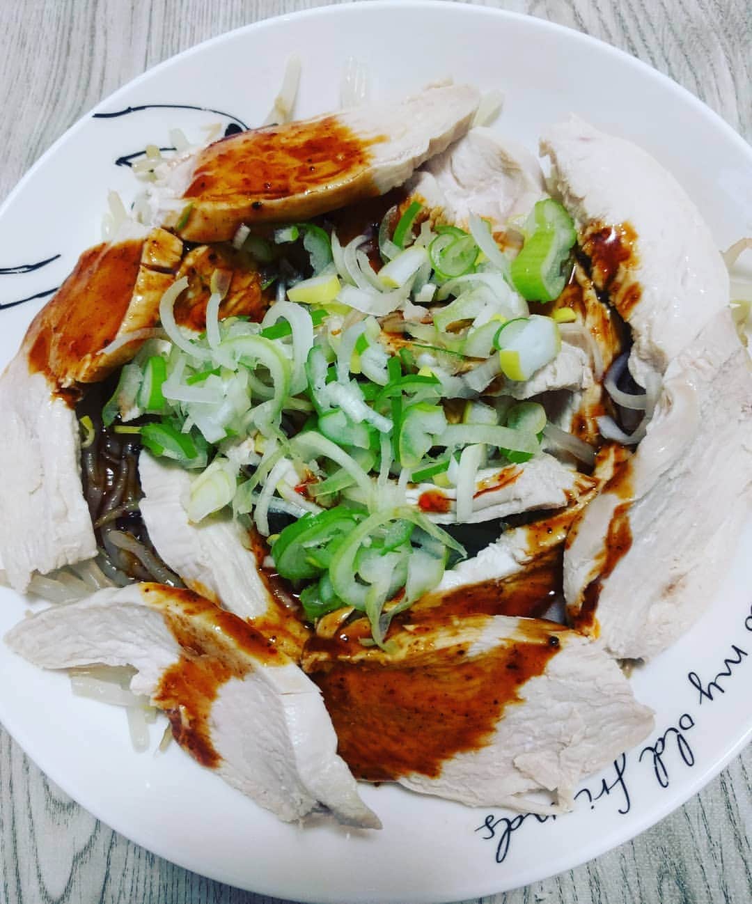 越中睦士さんのインスタグラム写真 - (越中睦士Instagram)「鶏ハムを秘伝のソースで✧  #鶏ハム」4月24日 0時41分 - makotokoshinaka