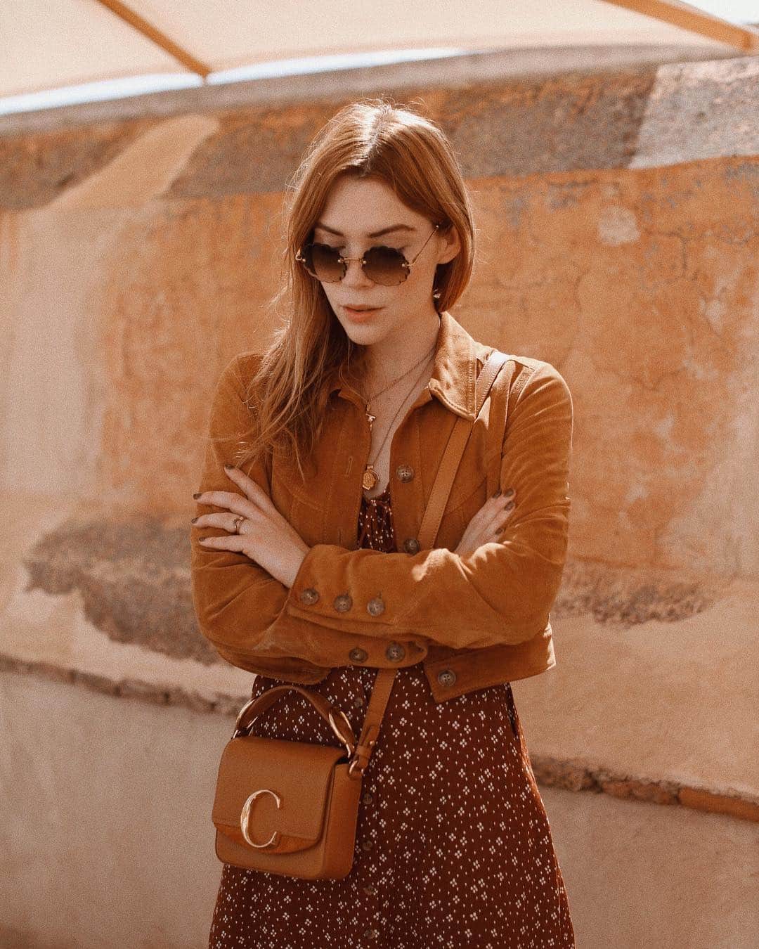 コートニー・ハルヴァーソンさんのインスタグラム写真 - (コートニー・ハルヴァーソンInstagram)「Wore all of my favorite earth tones in Marrakech, and taking a break from the Médina at Le Jardin Secret. I’ve been getting a few questions about shopping in the Médina, and asking if I would be posting any photos or videos of the shops to give a feel for the experience. To be honest, it’s not something I felt comfortable doing - plenty of locals there made it clear that they are not okay with appearing if even for a second on a video, and as a blogger and traveler I try to be respectful about that. Even when shooting in the states, I try my best not to have clearly visible strangers in my photos in the background. It’s a style choice for myself as much as an acknowledgement that they may not know that their image will be subjected to more eyes than the average vacation photo. I know plenty of photographers that can shoot in crowded spaces and create absolutely beautiful work, but it’s just not for me. So while you may not get to see the whole picture of Marrakech through my eyes, I hope you liked the glimpses you did get to see, and I looked forward to writing up as much as I can on the blog to dive in a little deeper and share the experience through words.」4月24日 0時41分 - prettylittlefawn