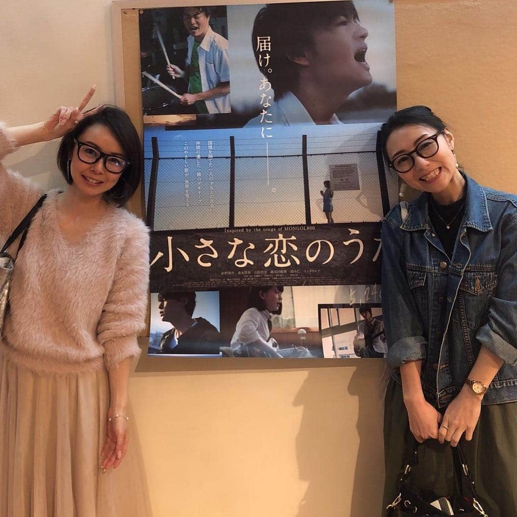 大湯みほさんのインスタグラム写真 - (大湯みほInstagram)「……… 大好きな東京のオネエちゃん♡のぶこりん♡とデート😍 ✨小さな恋のうた✨ 試写会に行ってまいりました＾＾青春が蘇る✨心がピュアになる✨まっすぐって素晴らしい✨そんな時に流れるmelodyが…♬あ〜な〜た〜に〜会いたくて〜♬会いたくて〜♬✨ ・ MONGOL800世代にドンピシャな作品で、2人で大号泣（ ; ; ）💕して帰ってきました♡もう一度…あの頃みたいに…青春したいなぁ〜✨そんな気分になれるので、皆さんも是非♡ ・ #小さな恋のうた #mongol800  #青春 #映画 #試写会 #大好きな #東京のお姉ちゃん #いつもありがとう #宮崎宣子 #アナウンサー  #ぬか漬け #ぬか漬けマイスター #大湯みほ」4月24日 0時50分 - nukazukemiho0320