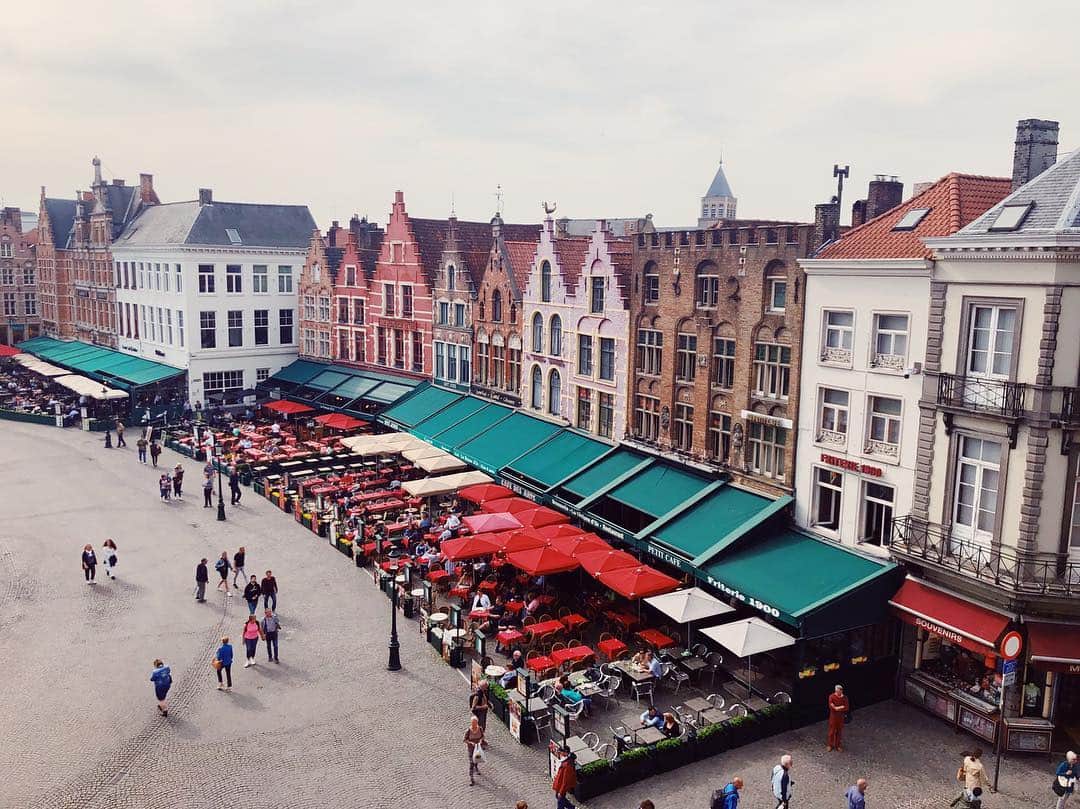 カロリーヌ・ド・メグレのインスタグラム：「Bruges 🇧🇪」