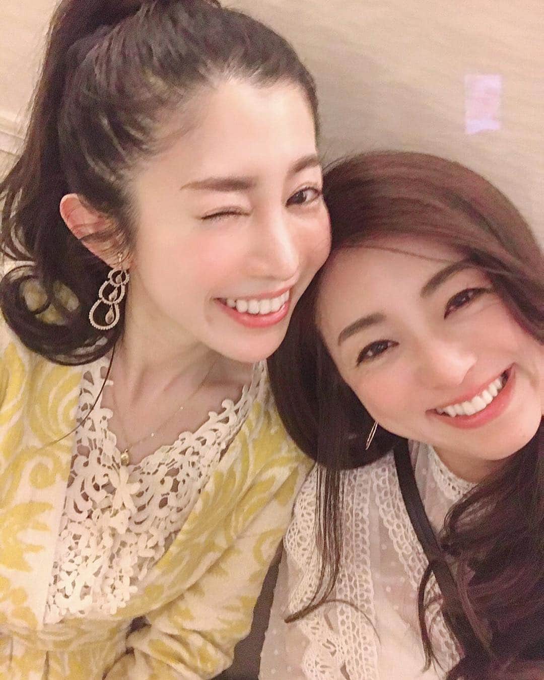 名越涼子さんのインスタグラム写真 - (名越涼子Instagram)「👩‍❤️‍👩 渾身の #ぶりっこ 平成最後の頑張りをお届けします🙋‍♀️ ・ ・ ・ ・  一一一一一一一一一一一一一一一一一一一一一一一一一一一一 #頑張りました#lovemyfriend#しょこりょこ#恋人か#仲良しか#らぶ#大好き#girlstalk#love#bestfriend#forever#誕生日#お祝い#おめでとう#happybirthday」4月24日 0時57分 - nagoshi_ryo