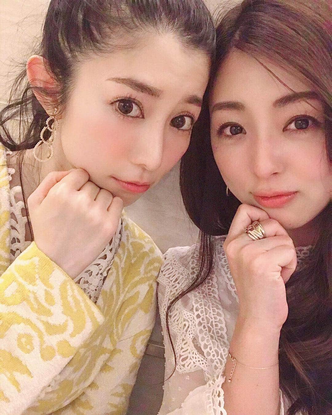 のインスタグラム：「👩‍❤️‍👩 渾身の #ぶりっこ 平成最後の頑張りをお届けします🙋‍♀️ ・ ・ ・ ・  一一一一一一一一一一一一一一一一一一一一一一一一一一一一 #頑張りました#lovemyfriend#しょこりょこ#恋人か#仲良しか#らぶ#大好き#girlstalk#love#bestfriend#forever#誕生日#お祝い#おめでとう#happybirthday」