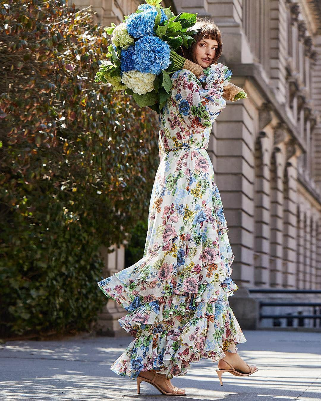 Bloomingdale'sさんのインスタグラム写真 - (Bloomingdale'sInstagram)「BYO-April flowers 💐 Where would you wear this dreamy maxi? . . . . . . . #Florals #FloralDress #FloralPrint #MaxiDress #SpringStyle #OutfitInspo #Style #Bloomingdales」4月24日 0時59分 - bloomingdales