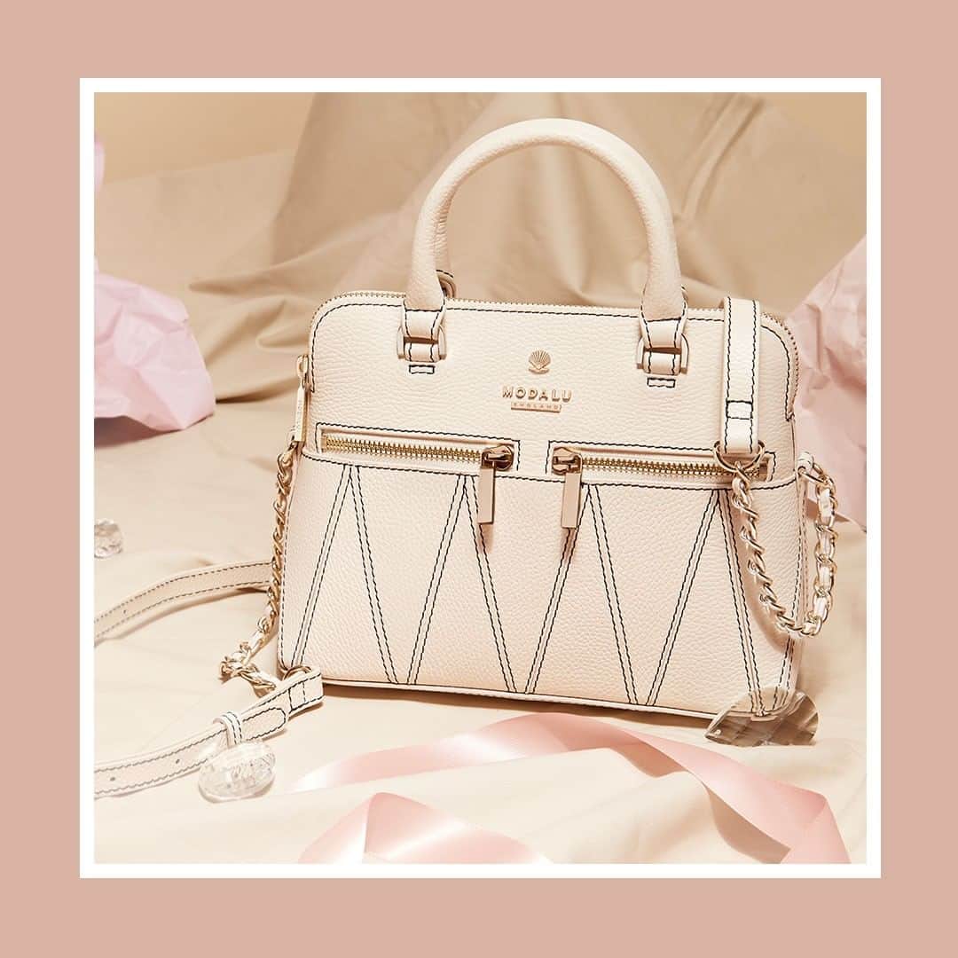 のインスタグラム：「The iconic Pippa crossbody in a sleek white chocolate finish is perfectly suited to spring. Fresh, feminine and sophisticated - was £149, now £44 #ModaluMoments #LeatherHandbags #London」