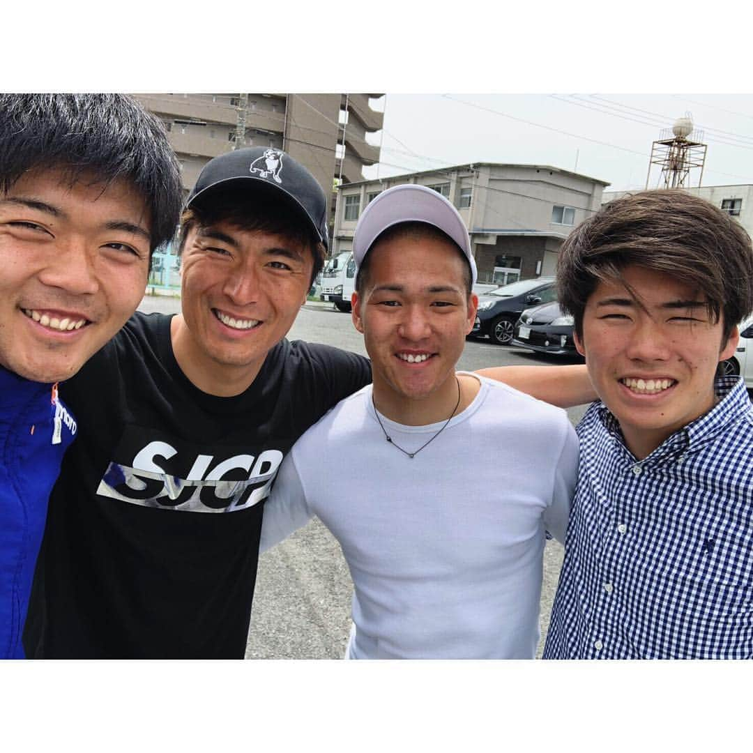 北野貴之さんのインスタグラム写真 - (北野貴之Instagram)「今回の京都旅。二泊三日の旅の拠点にした天理。 北海高校直属の後輩であり、弟分でありながら、背中を追い越そうとしてくる、ケニア三代目の２人。 初代ケニアは不在でありながら末恐ろしい関西支部の漢達の3名です。  平成の風を忘れることなく、次の時代にもということで扇子を。東寺にて。 「温故知新」 激励付きで。 本当に逞しく育つ弟達をみて、身が引き締まります！  #慣れるな#大事なのは#適応#適応して上目指せ」4月24日 1時11分 - takashi_kitano