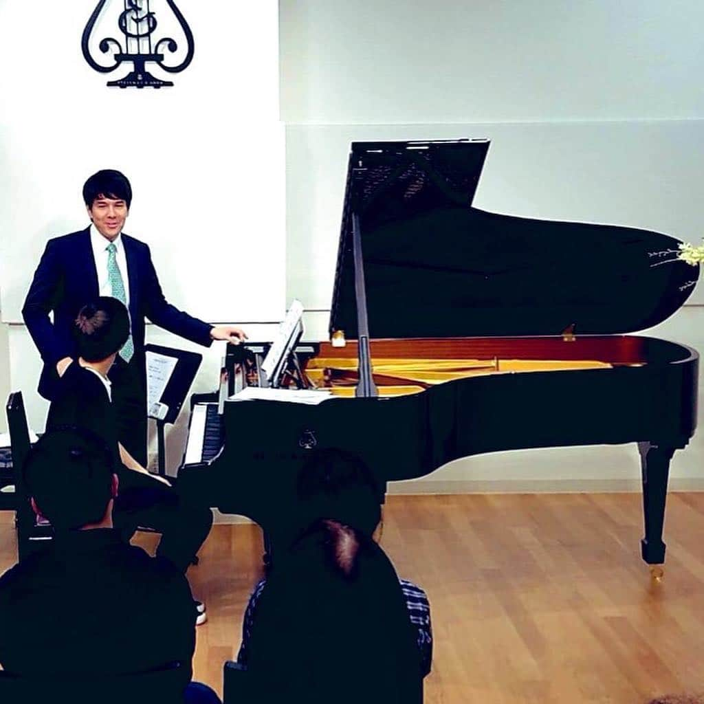 金子三勇士さんのインスタグラム写真 - (金子三勇士Instagram)「Master class, seminar and Spirio PR at Shimamura Music in Ichikawa #島村楽器 #市川市 #市川コルトンプラザ #楽器店 #ピアノ #ピアニスト #金子三勇士 #マスタークラス #公開レッスン #セミナー #レクチャー #スタインウェイ #ディーラー #インスタピアノ同好会 #Piano #Masterclass #seminar #lecture #Steinway #Spirio #SteinwayArtist #SpirioArtist #MiyujiKaneko #pianist #showroom #Ichikawa #Japan #ShimamuraMusic #classicalmusic @steinwayandsons #Brioni」4月24日 1時16分 - miyujikaneko_official