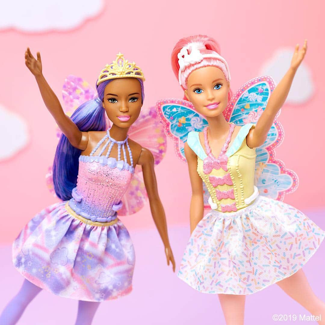 バービーさんのインスタグラム写真 - (バービーInstagram)「Soaring away to the pink skies with your best friend, there’s no telling where the mystical adventures and fun begin! 🧚‍♀️☁️⁣ ⁣ Shop the #Barbie Dreamtopia Fairy Doll now via the link in bio.」4月24日 1時35分 - barbie