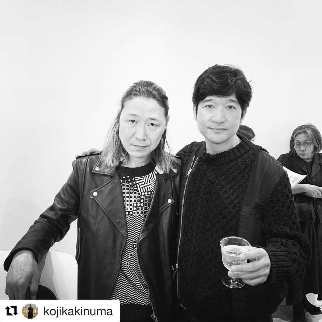 松山智一のインスタグラム：「With my soul mate  #Repost @kojikakinuma  Meeting Dear my close friend Tomokazu Matsuyama in Tokyo. What a great NY spirits!  #柿沼康二＃kojikakinuma#アート＃art#書#書道#書家#書道家#今#calligraphy#modernart#contemporaryart#shodo#kojikakinuma#japan#tokyo#tomokazumatsuyama#ny」