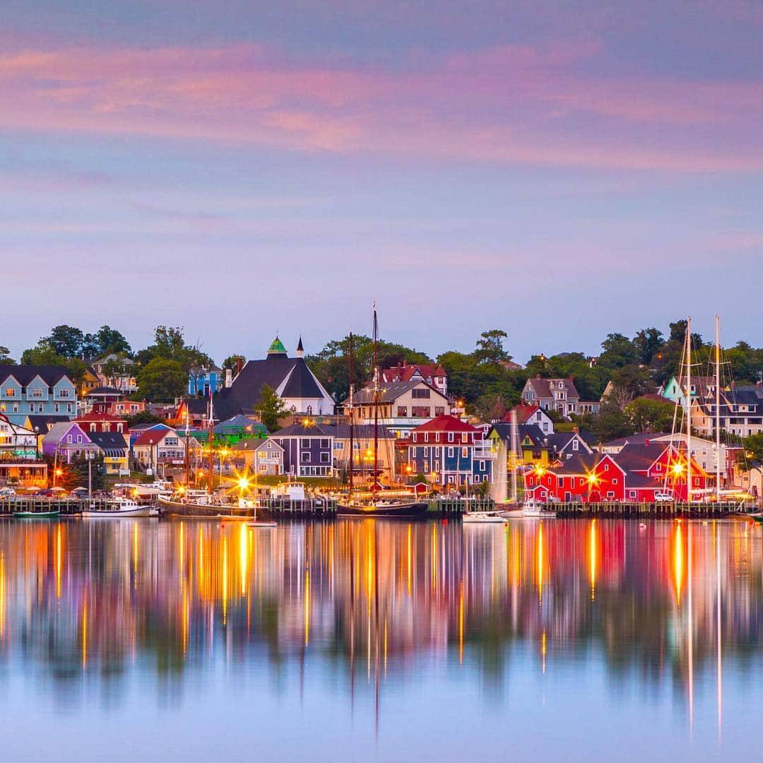 Explore Canadaさんのインスタグラム写真 - (Explore CanadaInstagram)「Is this Canada’s most colourful town? Find out on a visit to seaside Lunenburg, Nova Scotia. Explore the town and learn about its colourful history on a walking tour with @lunenburgtours. Then get out on the water on the famous Bluenose II for a sunset sail around town, or under your own paddle power with @pleasantpaddling! #ExploreCanada 📷: @acorn_art_photography 📍: @visitnovascotia . Abonnez-vous à @explorezsansfin pour voir nos publications en français! . #visitnovascotia #lunenburg #novascotia」4月24日 1時51分 - explorecanada