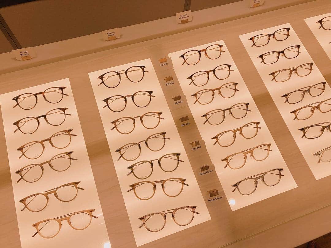 大出千尋さんのインスタグラム写真 - (大出千尋Instagram)「. @glassage_official . 女性のためのメガネブランド『GLASSAGE（グラッサージュ）』 本日4月24日、西武池袋本店３階にオープン👓 私はGLASSAGEオリジナル商品のコスメティックメガネのカーキをチョイス。 コスメを選ぶようにメガネ選びが出来て、楽しかったです✨ 店内は、メガネやサングラスの他にも、 インポートのファッション小物やオーガニックコスメ・アクセサリーなどもあります🌈 . #glassage#グラッサージュ#コスメティックメガネ#鯖江」4月24日 1時51分 - chihiro_1208_offi