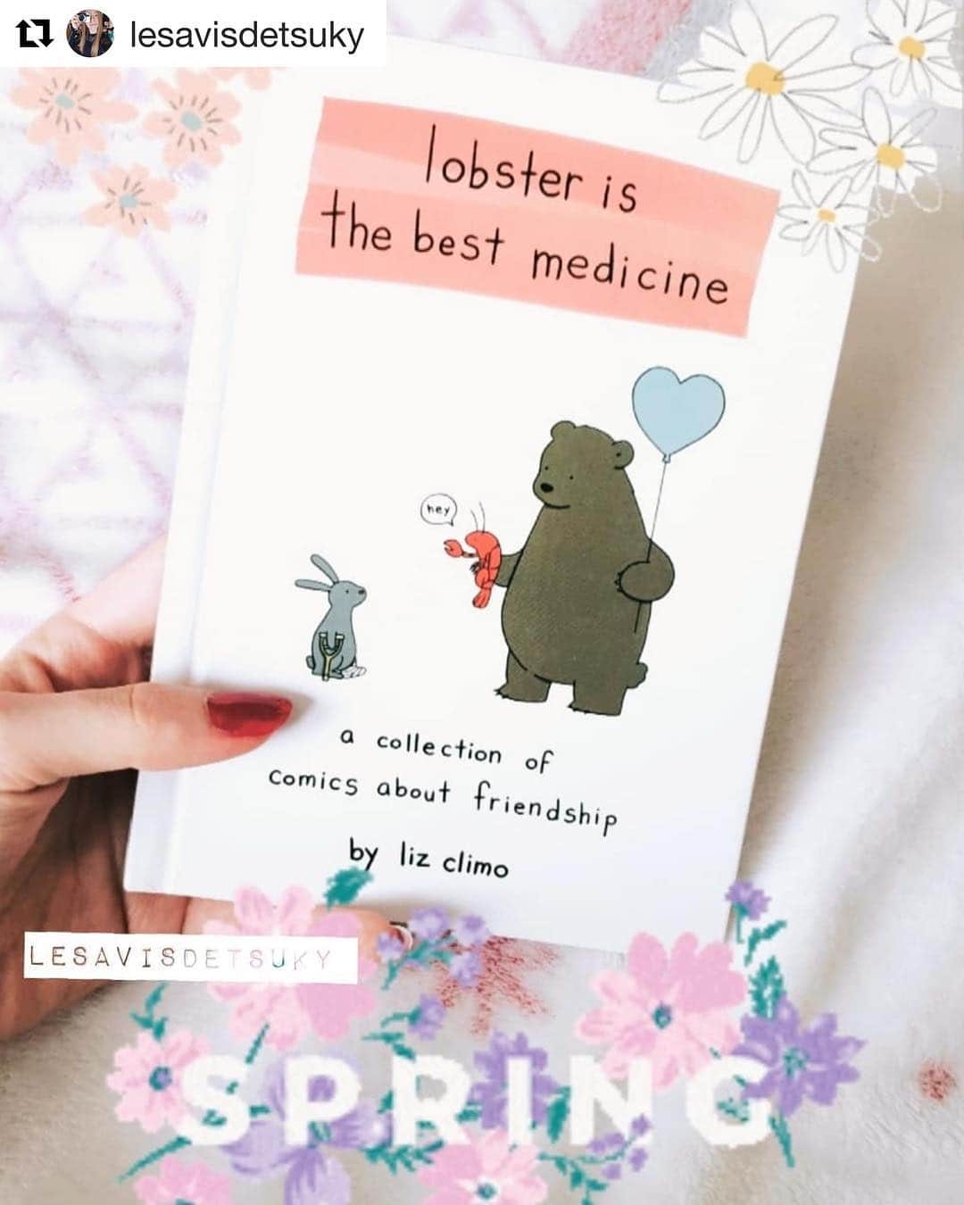 リズ・クライモさんのインスタグラム写真 - (リズ・クライモInstagram)「#Repost @lesavisdetsuky with @get_repost ・・・ Lobster is the best medicine💜  Hello ! Aujourd’hui un petit post pour vous parler du livre Lobster is the best medicine de Liz Climo que j’ai lu en VO en anglais, c’est un petit livre tout doux, avec des dessins simples mais tout mignon, un livre que m’avait m'avait conseillé ma sœur (thanks). Si vous comprenez un minimum l’anglais je pense qu’il vous plaira, à ma connaissance il n’existe pas de version traduite en français. C’est un petit livre qui rassemble pleins de petites planches de BD de conversations très courtes de différents animaux qui jouent sur les caractéristiques physique et les clichés qu’ils se partagent, c’est pleins de petites blagues, d’anecdotes, les animaux sont en quelques sortes humanisé pour se parler entre eux et ça donne des situation assez rigolote. Je vous le conseil si vous aimez l’anglais et que vous voulez lire quelques chose d’amusant.  L’avez vous lu ? Ou, en avez vous entendu parler ?  Bonne lecture !💜 #lesavisdetsuky #comics #noragami #shonen #bookstagram #book #books #bookphoto  #readingtime  #manga #anime #art #shojo #picture #reading #love #l4l #roman #romance  #pardelalesetoiles  #manga # bd  #japan #animelover #shonen」4月24日 2時04分 - lizclimo