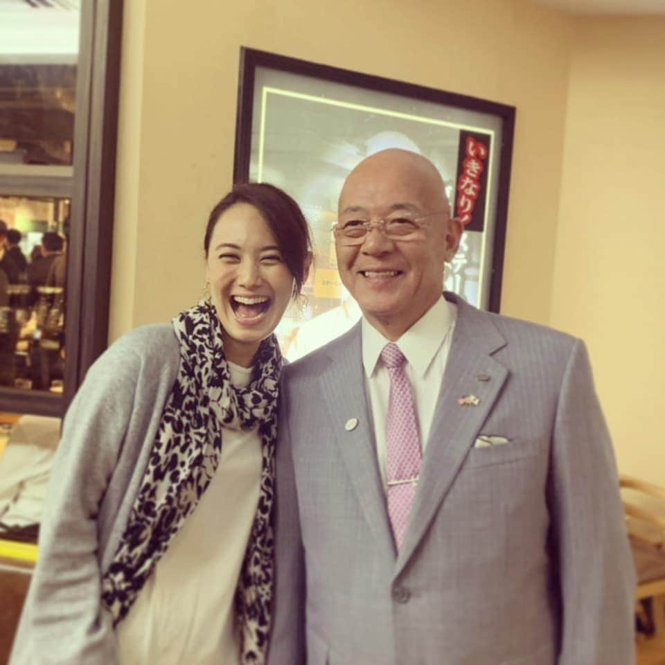 富永沙織さんのインスタグラム写真 - (富永沙織Instagram)「スライドしてね🌸✨ ・ 久しぶりに一瀬社長にお会いできました☺️🍀 ・ 新しくできた市川店(私の地元)について、たくさんお話を聞かせていただきました😊🌸 ・ #いきなりステーキ #ikinaristake #steak #ステーキ #肉友クラブパーティー  #肉友 #お肉大好き  #肉好き  #肉 #一瀬邦夫社長 #一瀬社長  #久しぶりに #お会いできました  #市川  #新店舗  #地元  #上野  #ueno3153  #素敵な 時間 #エネルギッシュ #刺激的  #継続は力なり  #継続  #再会  #楽しかった  #楽しいひと時  #うれしい  #嬉しい  #楽しい #ペッパーフードサービス」4月24日 2時07分 - saori_tominaga