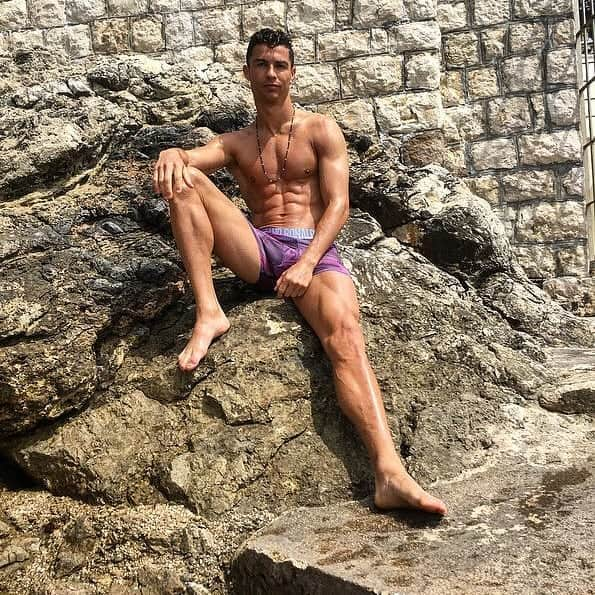 クリスティアーノ・ロナウドさんのインスタグラム写真 - (クリスティアーノ・ロナウドInstagram)「😜」4月24日 2時11分 - cristiano