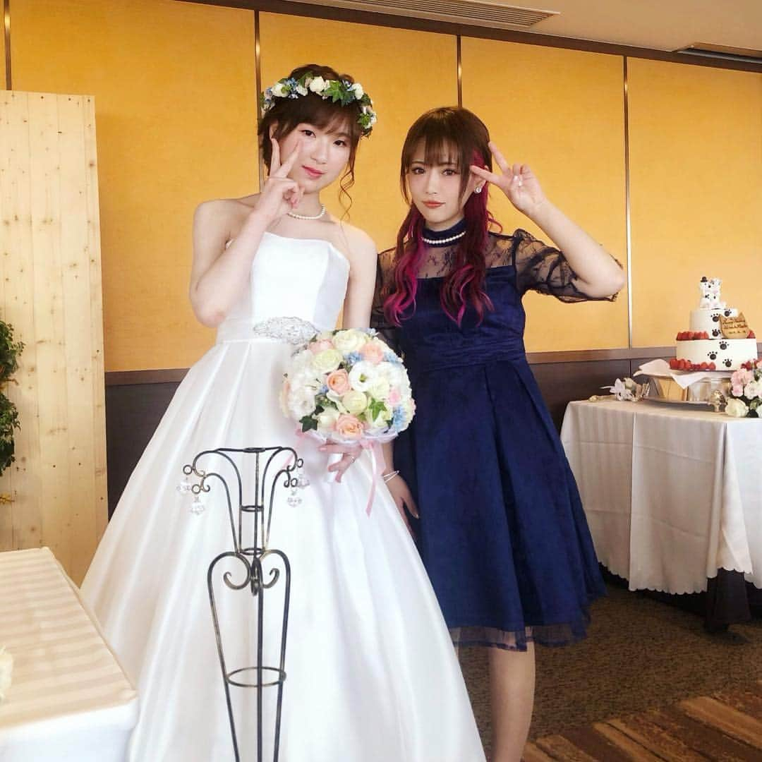 大森砂奈のインスタグラム：「おめでたい✨✨✨ 仲良しのみさとちゃんの結婚式に 出席したときの写真〜！！！ まじ感動した🥺🧡 . Twitterでいっぱい写真 載せたんでそっちも見てね🤘 . みさとちゃん心霊ドッキリとか 栃木県の観光スポット巡りとか 懐かしいのでお菓子の家建築とか いっぱい撮影にも協力してくれてて YouTuberじゃないのにいつも ありがとう✨って本気で思う😂🙏 また遊ぼうね🧡🧡🧡 . 大好きな人の幸せそうな顔が見れて 私も幸せな気持ちになりました😊 . #さなっち#栃木県YouTuber #結婚式#おめでとう」