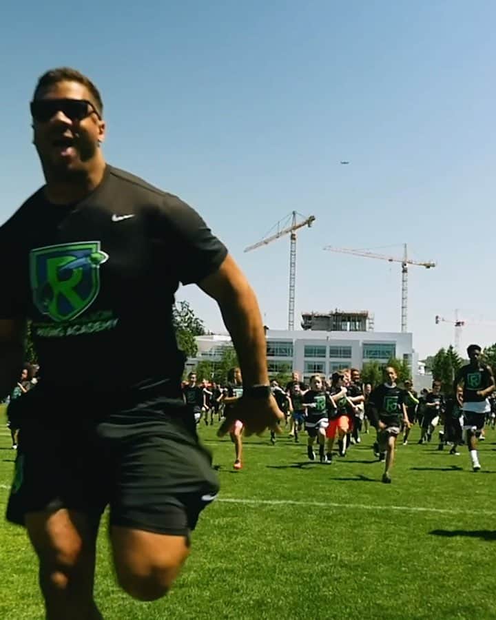 ラッセル・ウィルソンのインスタグラム：「The 2019 @RWPassAcademy Seattle camp is June 15th at 60 Acres Fields in Redmond  from 9am - 1pm!! Take your game to the next level and register for camp at the link in bio #RWPA」