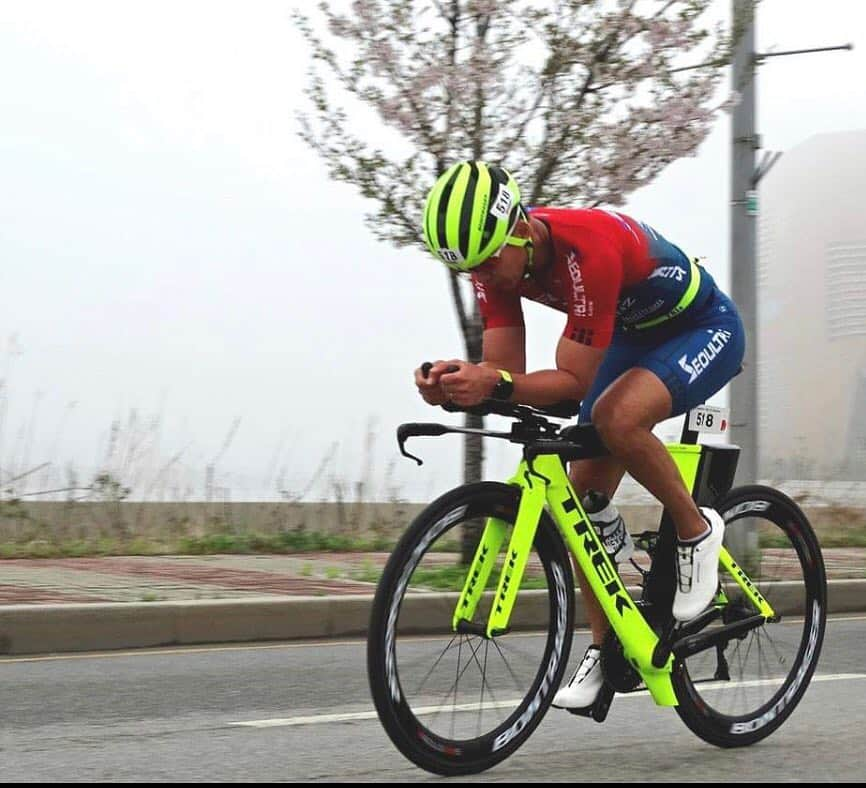 ジヌションさんのインスタグラム写真 - (ジヌションInstagram)「🚴‍♂️ 나는야 철인! I am IRONMAN! 고성아이언맨 70.3 대회 열심히 준비해 보자! #고성아이언맨70_3 #ironman703 #TREK #speedconcept #projectone #승일희망재단 #루게릭요양병원건립」4月24日 12時01分 - jinusean3000