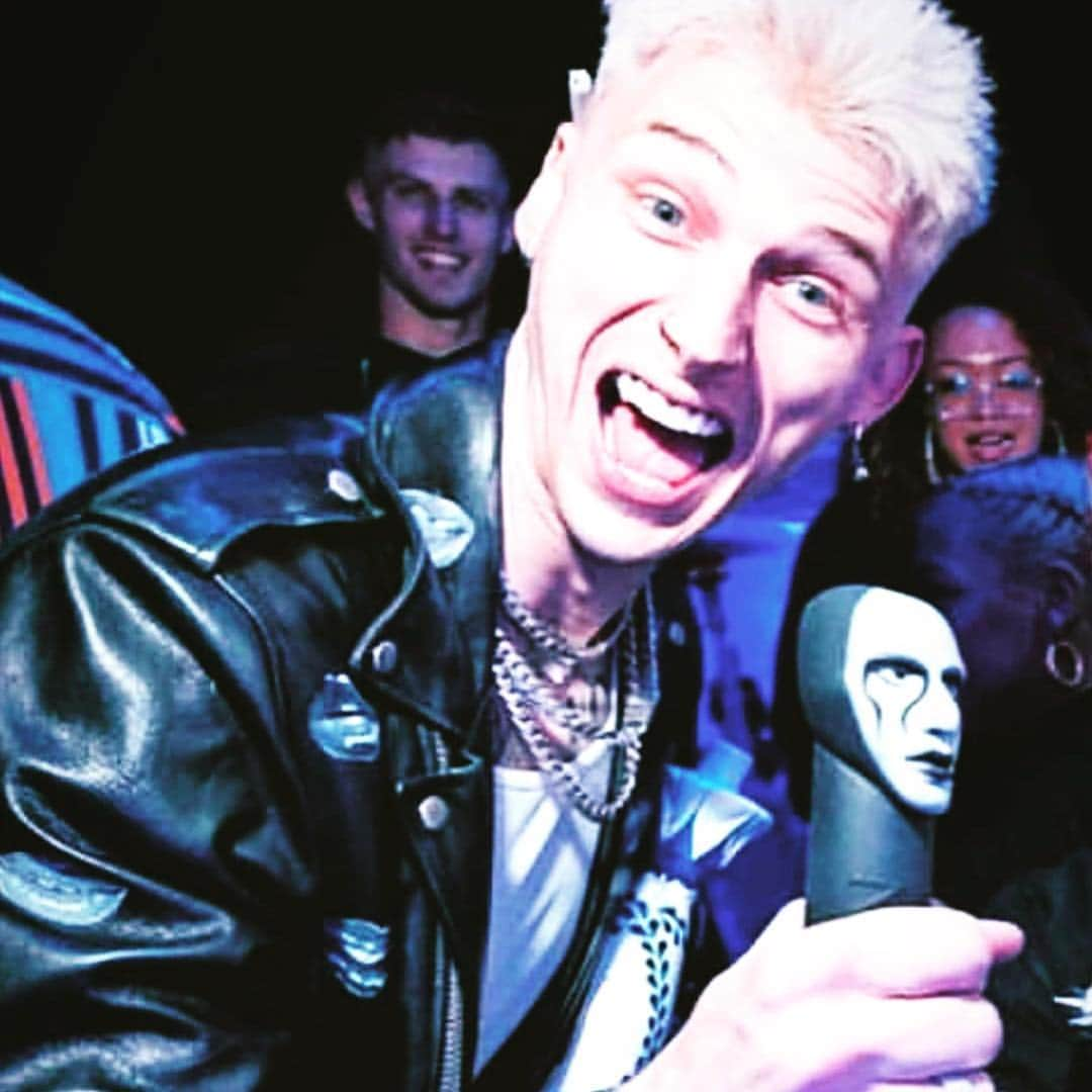 マリリン・マンソンさんのインスタグラム写真 - (マリリン・マンソンInstagram)「Happy Birthday Colson. (Also that’s not a microphone.)#machinegunkelly」4月24日 12時06分 - marilynmanson