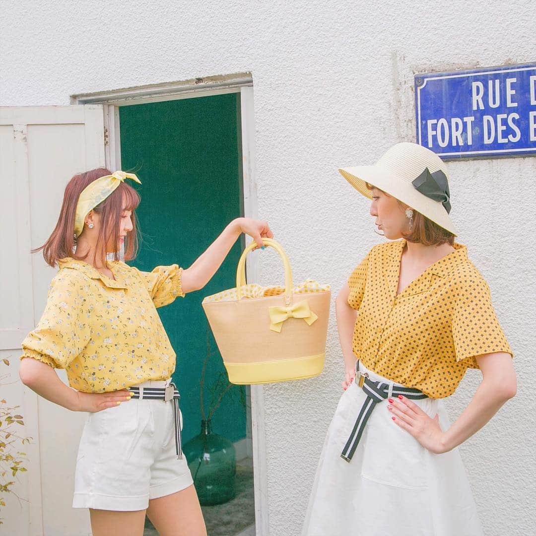 SuperGroupiesのインスタグラム：「🌈#アイドリッシュセブン かごバッグがペアで当たる🌈スパグルプレゼントキャンペーン開催💕⠀⠀⠀⠀⠀ もうすぐゴールデンウィークですね！ ⠀⠀⠀⠀⠀ 当店ではゴールデンウィーク期間中、 「アイドリッシュセブン」とコラボした 可愛いかごバッグ7種をお友達とあなた、 二人にプレゼント🎁するキャンペーンを開催します🙌🏻 ⠀⠀⠀⠀⠀ 下記の詳細をチェックして、 お友達と一緒にバッグを当てよう💓 ﻿ ⠀⠀⠀⠀⠀ ⠀⠀⠀⠀⠀ 応募条件を満たした方の中から抽選で、﻿ 合計14名様（7組）に以下のアイテムをプレゼント🎉﻿ ＝＝＝＝＝＝＝＝＝＝＝＝＝＝＝＝＝＝＝＝＝＝＝﻿ 🎁プレゼント商品🎁﻿ ①和泉一織モデル かごバッグ ②二階堂大和モデル かごバッグ ③和泉三月モデル かごバッグ ④四葉環モデル かごバッグ ⑤逢坂壮五モデル かごバッグ ⑥六弥ナギモデル かごバッグ ⑦七瀬陸モデル かごバッグ 📍それぞれ1組様に2個ずつプレゼントします。 ＝＝＝＝＝＝＝＝＝＝＝＝＝＝＝＝＝＝＝＝＝＝＝﻿ ⠀⠀⠀⠀⠀ この投稿は「⑥六弥ナギモデル かごバッグ」が 1組様に当たる応募用投稿です。 ⠀⠀⠀⠀⠀ 他モデルに応募したい方は 今後の投稿をお待ちください♪ ⠀⠀⠀⠀⠀ もちろん、複数のプレゼントに応募しても大丈夫です🙆‍♀️ ⠀⠀⠀⠀⠀ 🎁キャンペーン期間🎁 4/19（金）〜5/6（火） ⠀⠀⠀⠀⠀ ⠀⠀⠀⠀⠀ 🎁応募方法🎁 カンタン2ステップで応募できます！ ─────────────────────﻿ 1️⃣SuperGroupies 公式アカウント（ @supergroupies ）をフォロー﻿ 2️⃣この投稿のコメント欄に、一緒に「六弥ナギモデル / かごバッグ」をゲットしたい友達(インスタグラムのアカウント)を1人タグ付け﻿ ─────────────────────﻿ 📍1コメントを1エントリーとさせて頂きますので、お互いタグ付けし合うとさらに当選率がアップ！ 📍お一人で違うお友達をたくさんタグ付けするのもOKです！ 📍タグ付けするお友達が当店のアカウントをフォローする必要はございません。 ⠀⠀⠀⠀⠀ ⠀⠀⠀⠀⠀ これからの季節はもちろん  #ナナライ でも大活躍しそうなかごバッグ🌈 お友達とおそろしてお出かけしてみませんか👭✨ ⠀⠀⠀⠀⠀ この写真のぴかちゃんとへいりんみたいに おそろコーデで夏のイベントを楽しむのもおすすめです😉 ⠀⠀⠀⠀⠀ 応募期間は5月6日（月・祝）まで！﻿ ⠀⠀⠀⠀⠀ たくさんのご応募お待ちしております👏﻿ ⠀⠀⠀⠀⠀ ⠀⠀⠀⠀⠀ ご質問等ございましたらコメント欄にて承ります🎀﻿ ⠀⠀⠀⠀⠀ ⠀⠀⠀⠀⠀ 【注意事項】 📍当選者には5月31日(金)までに当店のアカウントからDMをお送りします。尚、当選連絡は代表者（コメントした方）のみになります。 📍プレゼントの発送は代表者とお友達、まとめての発送もしくは別々の発送がお選びいただけます。 📍当選商品の発送は日本国内に限らせていただきます。﻿ 📍当選した方はこちらのアカウント・ライブ配信にて紹介させていただく場合がございますので、予めご了承ください。﻿ ⠀⠀⠀⠀⠀ ⠀⠀⠀⠀⠀ #supergroupies #anime #japaneseanime #スーパーグルーピーズ #アニメ #アニメコラボ #コラボグッズ #ファッションにアニメを #アニメグッズ #アイナナ #idolish7 #i7 #プレゼントキャンペーン #六弥ナギ #nagirokuya #かごバッグ #かごバッグコーデ #イエローコーデ #双子コーデ #おそろコーデ #リンクコーデ #twinlook #트윈룩 #시밀러룩」