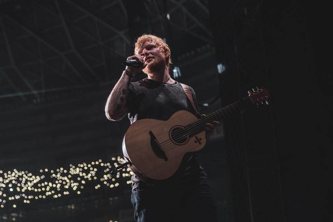 エド・シーランさんのインスタグラム写真 - (エド・シーランInstagram)「Osaka ! 📸 @zakarywalters #dividetour」4月24日 12時19分 - teddysphotos