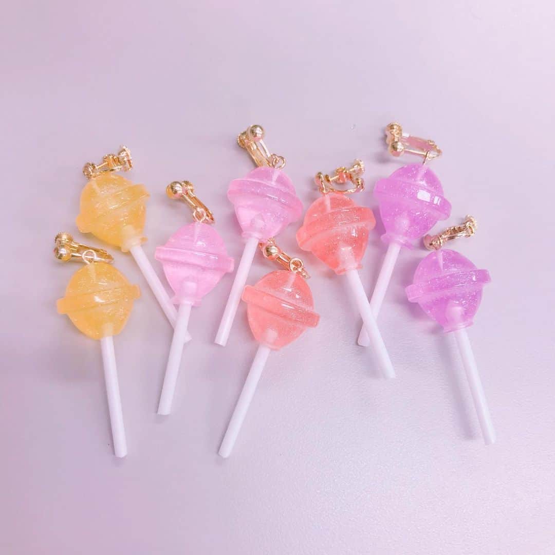 のインスタグラム：「キャンディイヤリング🐇💕 細かいパール入りで可愛いです🌼 coming soon🌈🌈🌈 #wego#wegogood#accessory#fashionista #instagood#instafashion#harajuku#kawaii#follow#プチプラ#プチプラアクセ#MERY#rili_tokyo#置き画くら部#멋스타그램#패션#패션스타그램」