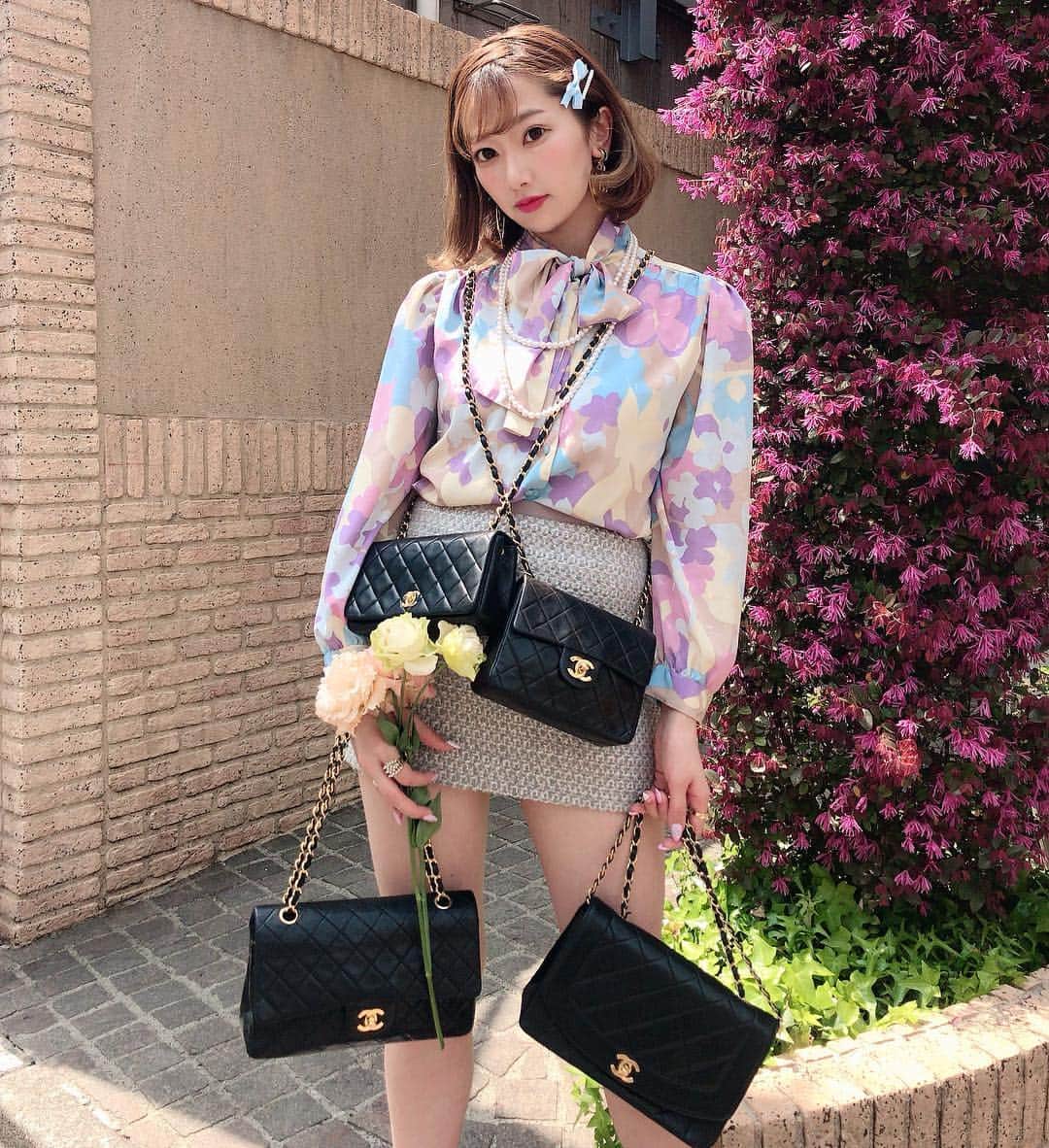 vintage Qooさんのインスタグラム写真 - (vintage QooInstagram)「. ✨SPECIAL 20%OFF for CLASSIC CHANEL BAG ✨ . ❣️表参道本店店頭限定❣️ 対象の定番デザインCHANELバッグが20%OFF✨ . 4/27(土)〜5/6(月)までの10日間限定CHANELスペシャルフェアを開催いたします❤️ ゴールデンウィークのお休みはVINTAGE QOO TOKYOでヴィンテージの宝探しはいかが？👸🏼💕 . 皆様のご来店心よりお待ち申し上げます💓 . ✨10DAYS ONLY✨ INSTORE LIMITED!  CLASSIC CHANEL BAG 20%OFF CAMPAIGN💗 .  4/27(Sat)12:00〜5/6(Mon)19:00 JST . ※ This offer only applies to the purchase instore, it doesn't apply for the purchase on online store . ※Items cannot be hold since our items are vintage and one of a kind . #qootokyo #新qoo」4月24日 12時29分 - vintageqoo