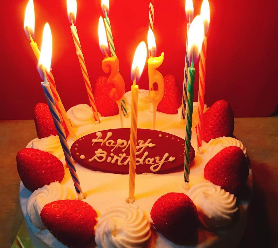 小林由佳さんのインスタグラム写真 - (小林由佳Instagram)「GメンバーからTシャツと靴下もらいました🌸大切に着ます😌家族ではケーキ一緒に食べました🎂 #ありがとうございます #birthday #4.21 #grockets」4月24日 12時43分 - ykp_qkb