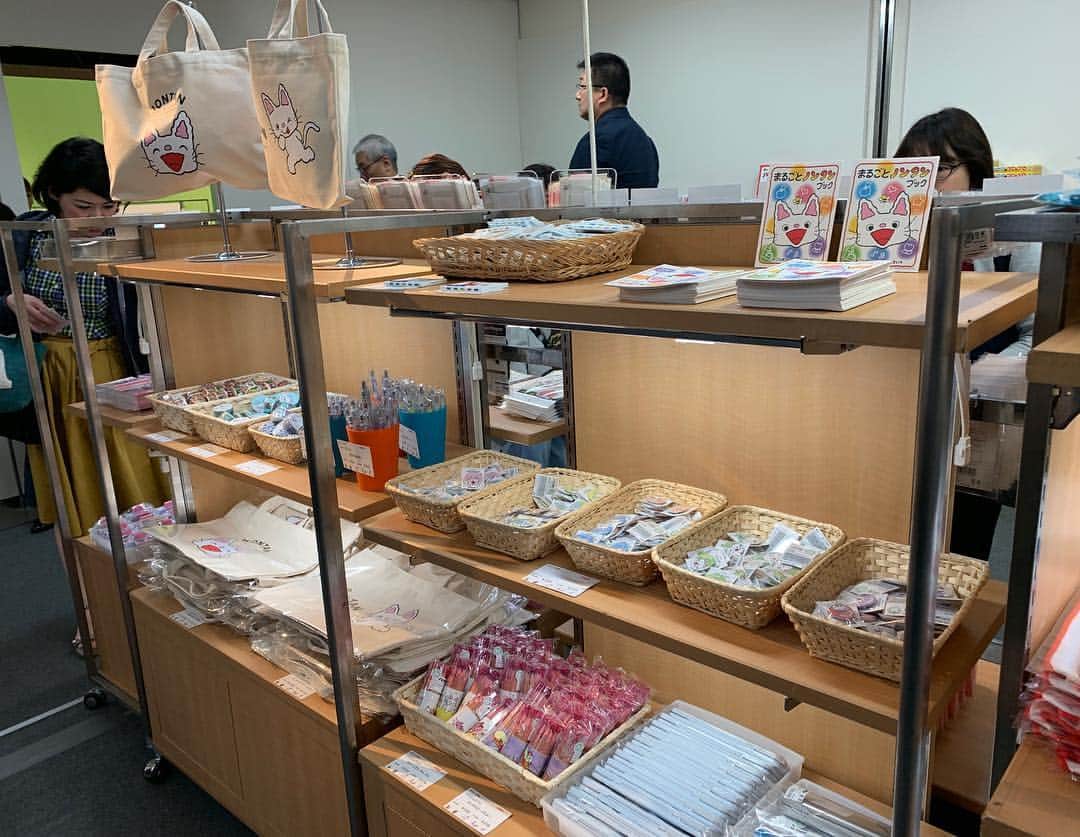 偕成社さんのインスタグラム写真 - (偕成社Instagram)「京都高島屋ノンタン展、本日スタートです！  ノンタン絵本の原画のほか、キヨノサチコさんゆかりの品、スケッチなどを展示、フォトスポットコーナーもあります！  初日と27-29日、3-5日はノンタンも登場し、一緒にみんなでノンタンたいそうを踊りますよ〜♪ グッズコーナーでは新刊『ノンタンたいそう』をはじめとしノンタン絵本、会場限定グッズも多数販売しています。  ぜひゴールデンウイークのおでかけにお越しくださいね😊  #ノンタン展 #京都高島屋 #絵本原画展 #キヨノサチコ #絵本グッズ #本のイベント #ノンタン」4月24日 12時49分 - kaiseisha_pr