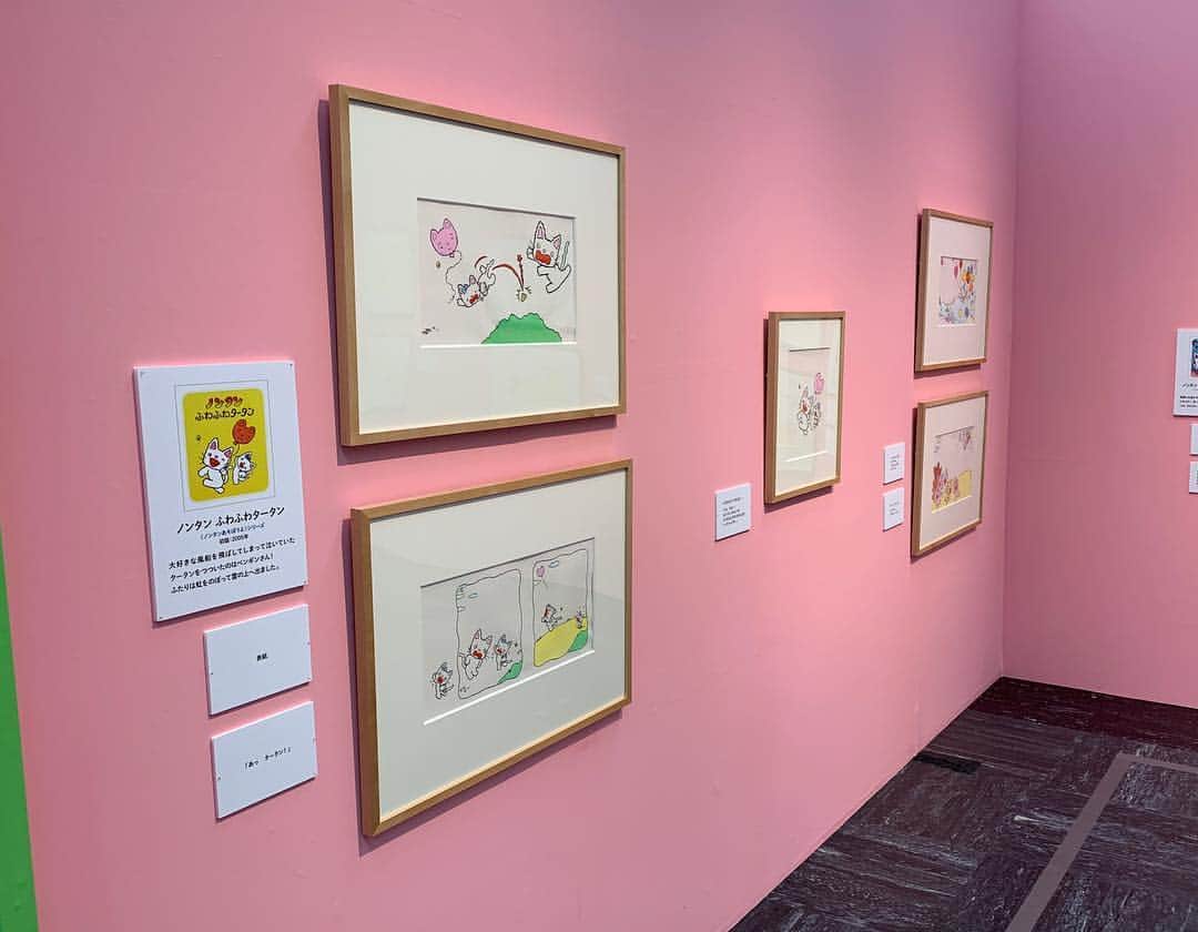 偕成社さんのインスタグラム写真 - (偕成社Instagram)「京都高島屋ノンタン展、本日スタートです！  ノンタン絵本の原画のほか、キヨノサチコさんゆかりの品、スケッチなどを展示、フォトスポットコーナーもあります！  初日と27-29日、3-5日はノンタンも登場し、一緒にみんなでノンタンたいそうを踊りますよ〜♪ グッズコーナーでは新刊『ノンタンたいそう』をはじめとしノンタン絵本、会場限定グッズも多数販売しています。  ぜひゴールデンウイークのおでかけにお越しくださいね😊  #ノンタン展 #京都高島屋 #絵本原画展 #キヨノサチコ #絵本グッズ #本のイベント #ノンタン」4月24日 12時49分 - kaiseisha_pr