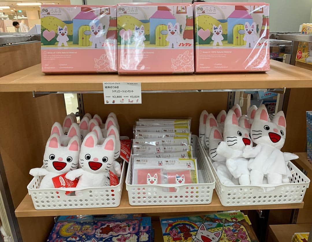 偕成社さんのインスタグラム写真 - (偕成社Instagram)「京都高島屋ノンタン展、本日スタートです！  ノンタン絵本の原画のほか、キヨノサチコさんゆかりの品、スケッチなどを展示、フォトスポットコーナーもあります！  初日と27-29日、3-5日はノンタンも登場し、一緒にみんなでノンタンたいそうを踊りますよ〜♪ グッズコーナーでは新刊『ノンタンたいそう』をはじめとしノンタン絵本、会場限定グッズも多数販売しています。  ぜひゴールデンウイークのおでかけにお越しくださいね😊  #ノンタン展 #京都高島屋 #絵本原画展 #キヨノサチコ #絵本グッズ #本のイベント #ノンタン」4月24日 12時49分 - kaiseisha_pr