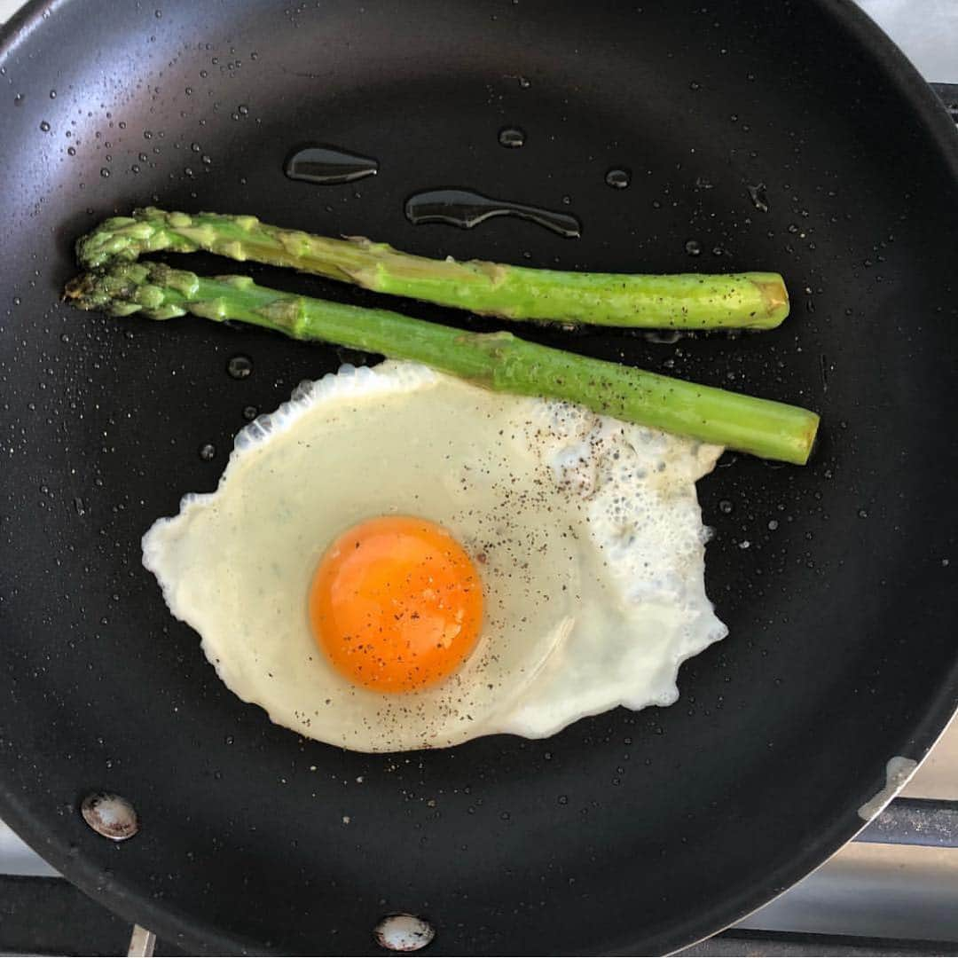 梨花 さんのインスタグラム写真 - (梨花 Instagram)「最近、目玉焼きを作るのにハマっている息子🍳やっと‼︎上手くできたー😆 #失敗成功動画ストーリーにupしました笑」4月24日 12時49分 - rinchan521