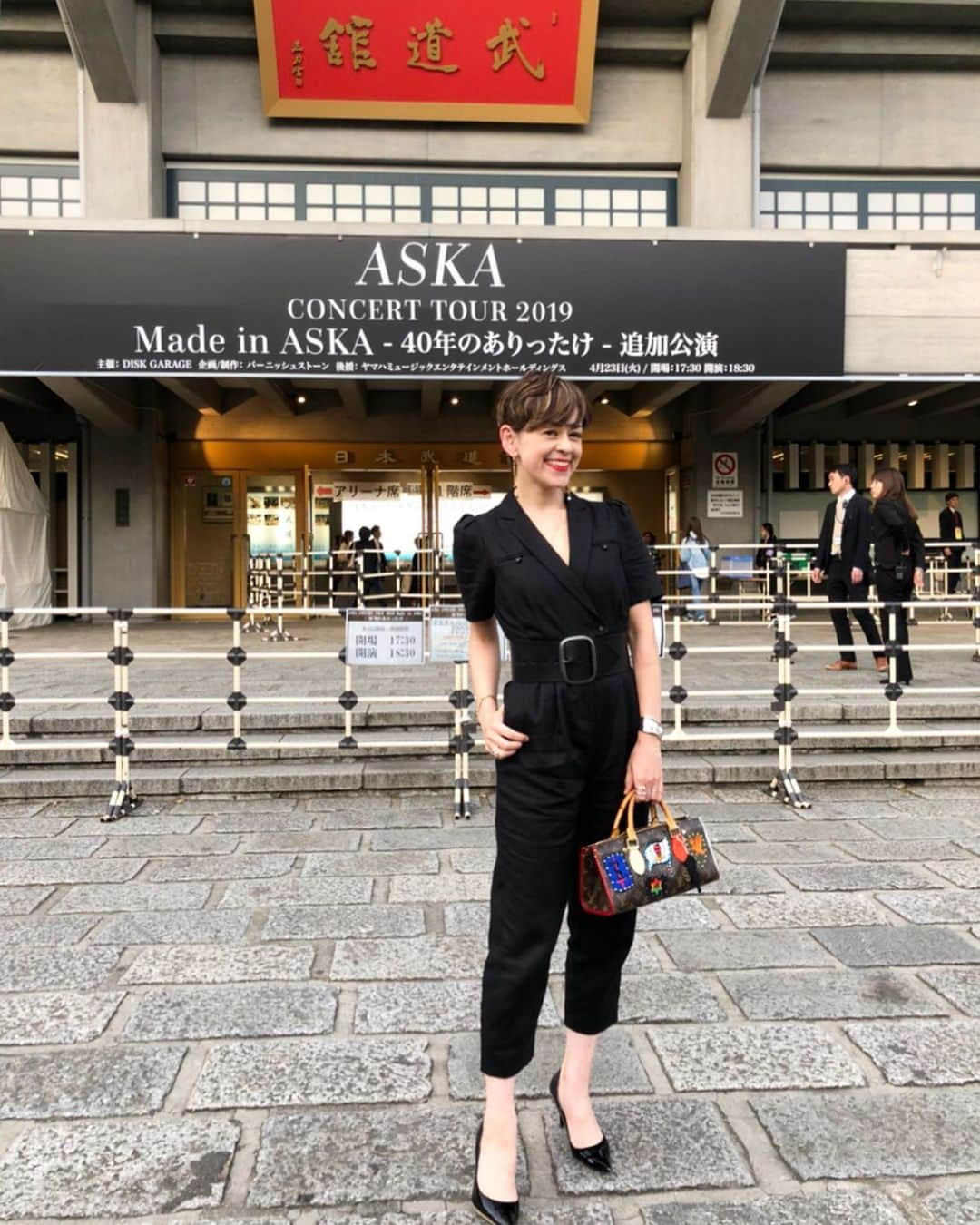 トムセン陽子さんのインスタグラム写真 - (トムセン陽子Instagram)「昨日はASKAさん日本武道館公演でした。 何度も胸が熱くなって、こう、込み上げてくる感じ、というのかな。 メロディに乗った数々の言葉たちが「言霊」を帯びて、ASKAさんのパワフルな歌声とともに心にダイレクトに入ってきて、心の奥底で眠っていた純粋な気持ちを呼び起こす感覚、というのかな。 ・・・うーん、言葉にするのは難しい。 要するに、今回も魂を揺さぶられた、最高の時間だったわけです。 どれだけ自分を取り巻く環境が変わっても、ここだけは変わらない。 特別な音楽。 これからも、ずっと。 . . . #aska #fellows #武道館 #40年のありったけ #ライブ #ファンクラブでチケット取ったら #アリーナ2列目 #いままでで最良席 #釘付け #aska固め #明日は大阪ですね #行かれる方は楽しんで下さいね」4月24日 13時05分 - yokothomsen