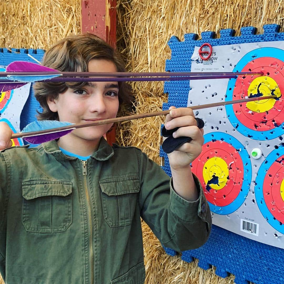 イライアス・ハーガーさんのインスタグラム写真 - (イライアス・ハーガーInstagram)「This is what the Cupid tryouts looked like. 💘 #archery」4月24日 4時17分 - eliasharger