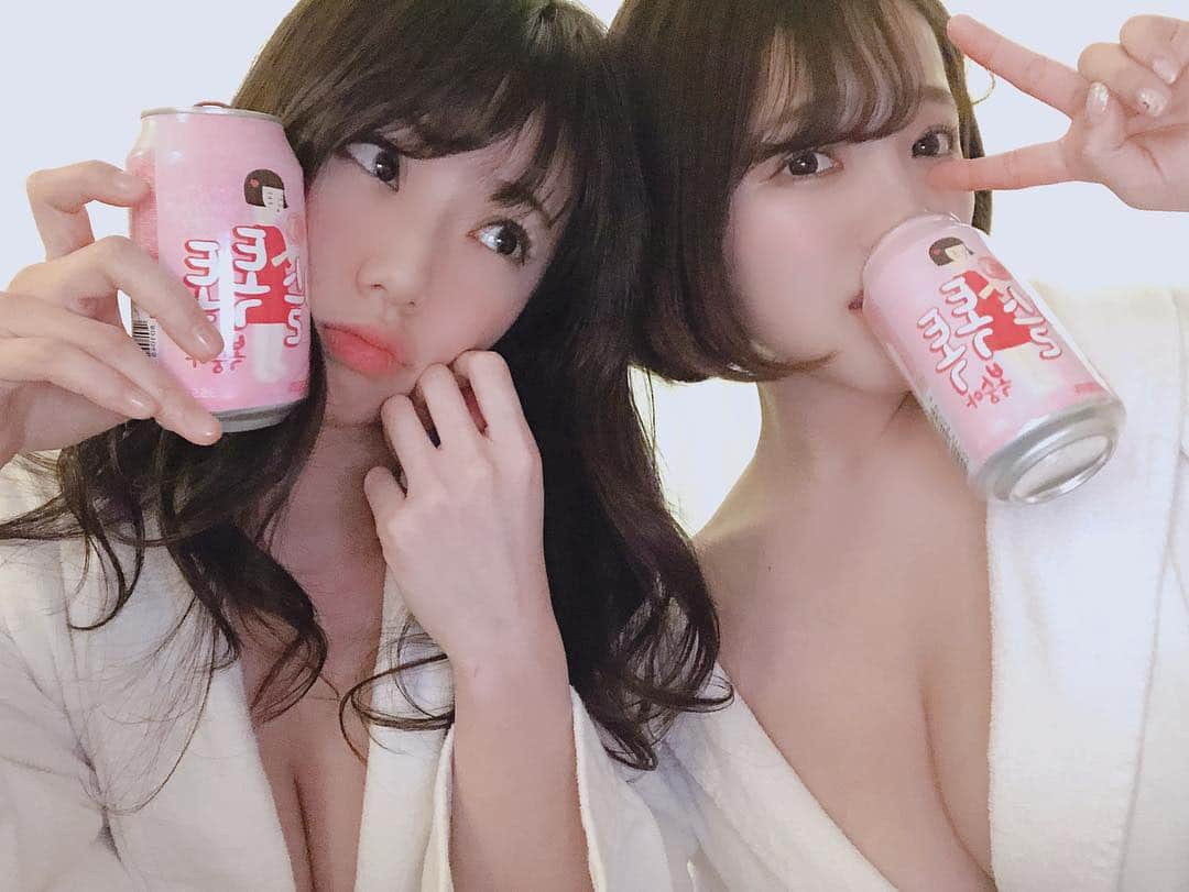 天木じゅんさんのインスタグラム写真 - (天木じゅんInstagram)「. . ほろ酔い🍑バスローブ。 グラビアアイドルらしく。 . . #海外旅行 #1mmでもいいなと思ったらいいね  #ふみじゅん旅行 #鈴木ふみ奈 #天木じゅん」4月24日 4時38分 - jun.amaki