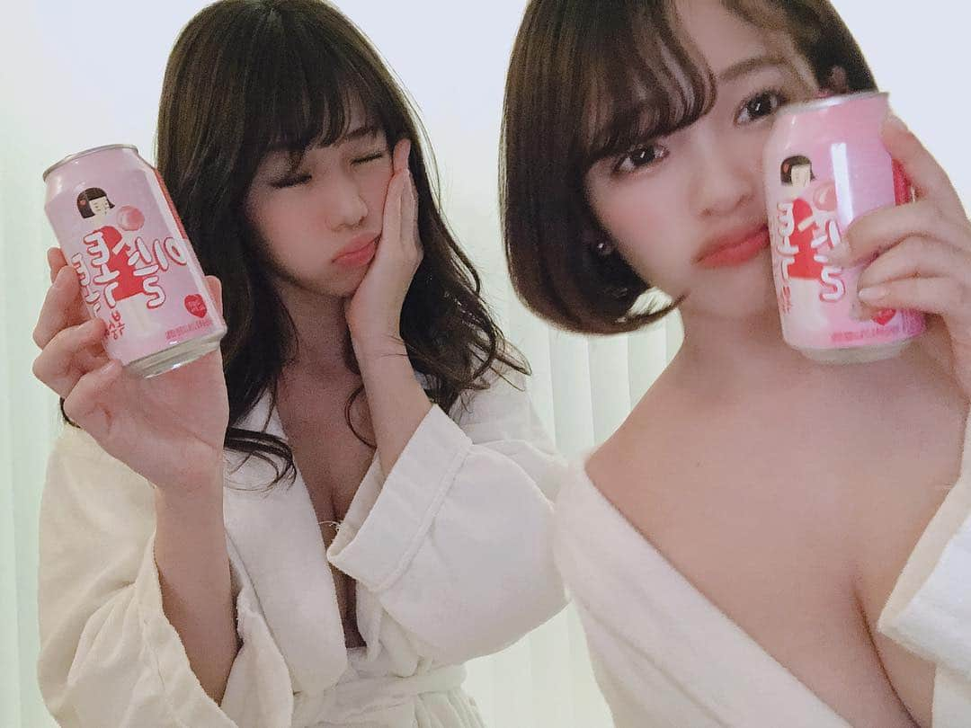 天木じゅんさんのインスタグラム写真 - (天木じゅんInstagram)「. . ほろ酔い🍑バスローブ。 グラビアアイドルらしく。 . . #海外旅行 #1mmでもいいなと思ったらいいね  #ふみじゅん旅行 #鈴木ふみ奈 #天木じゅん」4月24日 4時38分 - jun.amaki