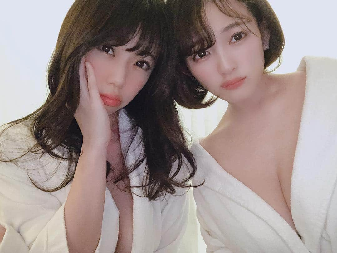 天木じゅんさんのインスタグラム写真 - (天木じゅんInstagram)「. . ほろ酔い🍑バスローブ。 グラビアアイドルらしく。 . . #海外旅行 #1mmでもいいなと思ったらいいね  #ふみじゅん旅行 #鈴木ふみ奈 #天木じゅん」4月24日 4時38分 - jun.amaki