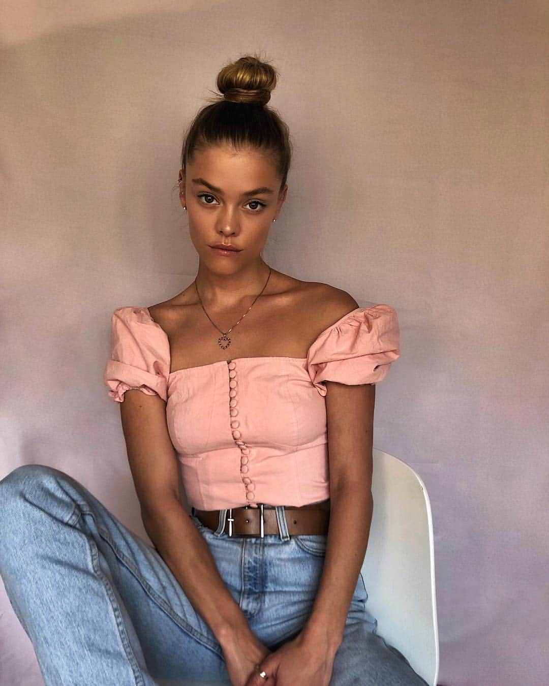 ニーナ・アグダルのインスタグラム：「Never let anyone treat you like a yellow starbust. You are a pink starburst. 💝」