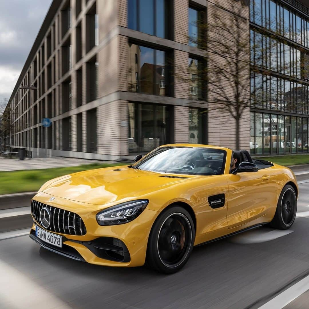 Mercedes AMGさんのインスタグラム写真 - (Mercedes AMGInstagram)「[Mercedes-AMG GT S Roadster | Fuel consumption combined: 11.5 l/100km | CO2 emissions combined: 262 g/km]  Spring is here and the open road is calling.  #MercedesAMG #AMG #GT #GTFamily #DrivingPerformance #Power #Passion #Mercedes #AMG🔥 #Luxury #CarsofInstagram #InstaCar #Lifestyle」4月24日 4時45分 - mercedesamg