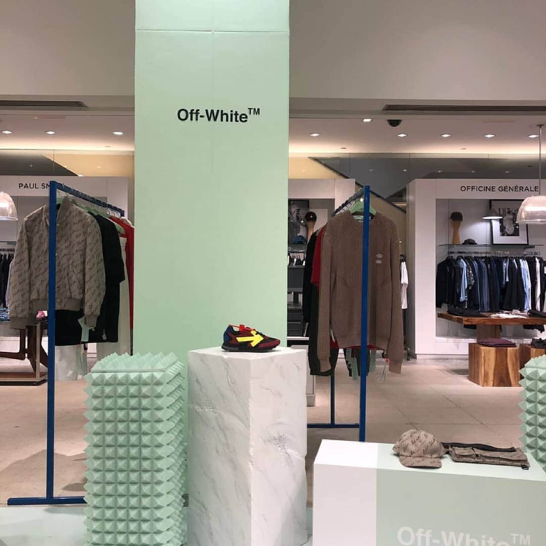 OFF-WHITE C/O VIRGIL ABLOHさんのインスタグラム写真 - (OFF-WHITE C/O VIRGIL ABLOHInstagram)「Off-White™ c/o @saks ”FINE ARTS” capsule collection now available at @saks.」4月24日 5時04分 - off____white