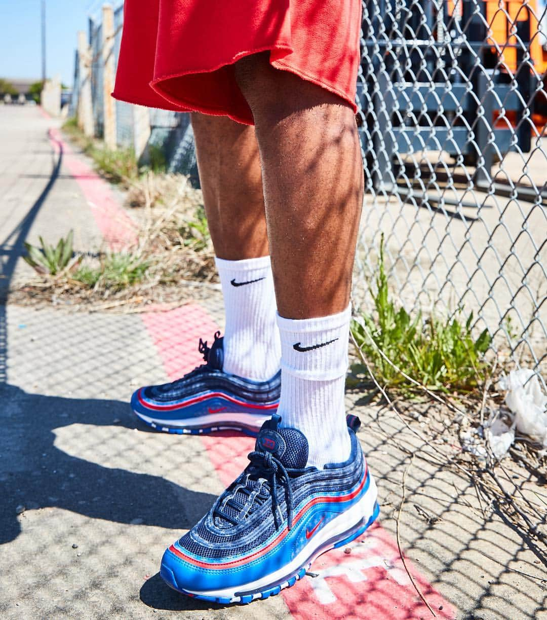 Foot Lockerさんのインスタグラム写真 - (Foot LockerInstagram)「"When I got here I had to prove myself...you can't do that if you ain't hungry." @amaricooper9 #Nike Air Max 97 Home & Away 'Dallas' #BecauseSneakers Available Now, In-Store and Online」4月24日 5時09分 - footlocker