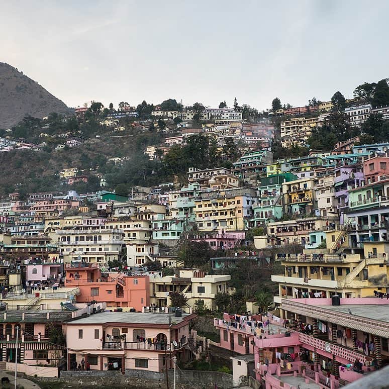 National Geographic Creativeさんのインスタグラム写真 - (National Geographic CreativeInstagram)「Photo by @paleyphoto | The colorful village of Gopeshwar in Uttarakhand, India. #Village #India #Vibrant」4月24日 5時21分 - natgeointhefield