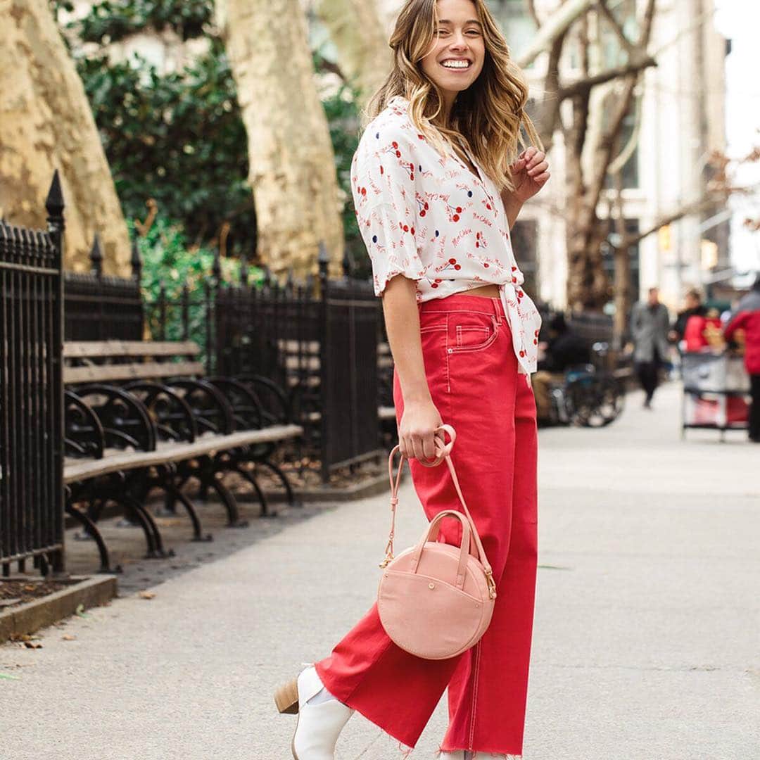 ロック&リパブリックのインスタグラム：「We’re loving the retro vibes.✌️Tap to shop new picks from #POPSUGARatKohls. #Kohls」