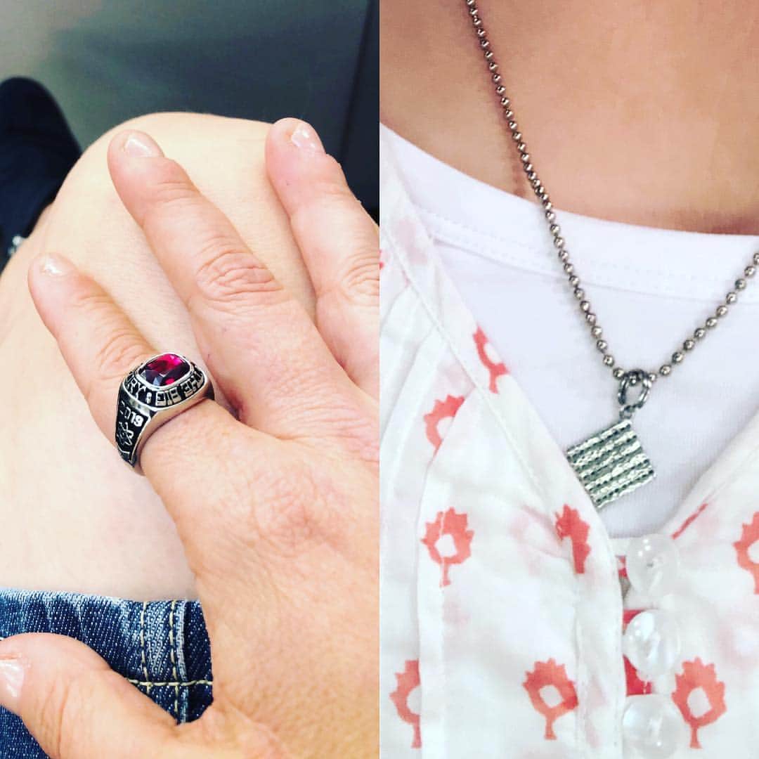 メイム・ビアリクさんのインスタグラム写真 - (メイム・ビアリクInstagram)「Jewelry of the day: #matzah necklace for #passover and @bigbangtheory_cbs class ring ❤️」4月24日 5時41分 - missmayim