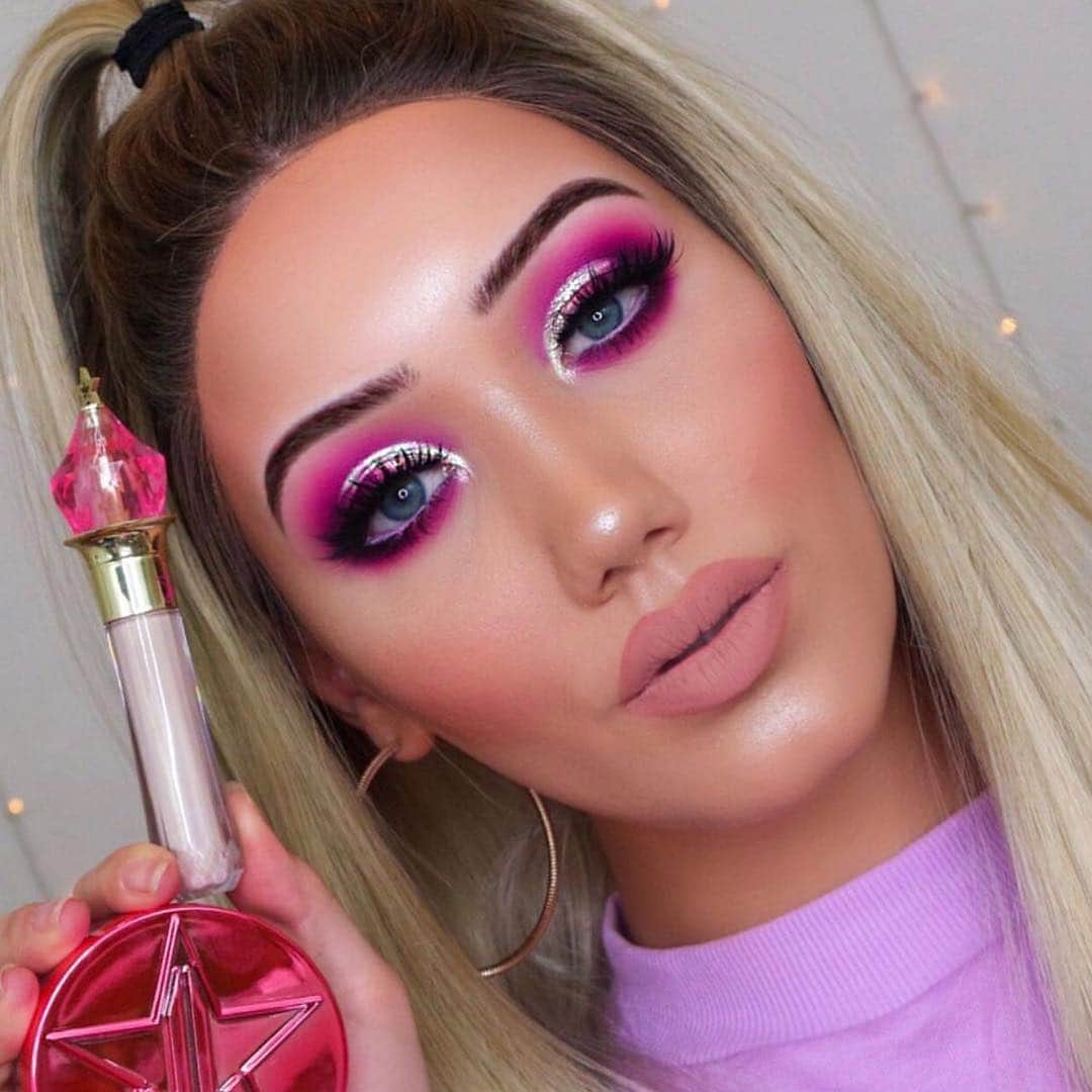 Jeffree Star Cosmeticsさんのインスタグラム写真 - (Jeffree Star CosmeticsInstagram)「THE FAIREST OF ALL 🌟🌟 With a wave of a wand @makemeupmissa is looking like a mannequin ✨✨ She used #MagicStarConcealer shade ‘C3’ under her eyes & ‘C19’ as a cream contour with #MagicStarSettingPowder shade ‘Fair’ to bake and set 💥💥 That pop of pigment on her eyes is thanks to our #BloodSugarPalette and #velourliquidlipstick shade ‘I’m Nude’ on her perfect pout💉💉 #jeffreestarcosmetics #magicstar #bloodsugar」4月24日 6時00分 - jeffreestarcosmetics