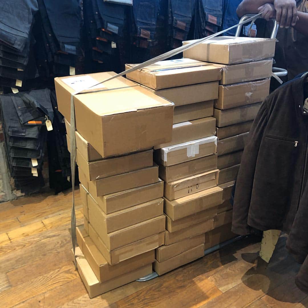 のインスタグラム：「Things are going quickly as you can see. Get at it. #jeanshopnyc #jeanshop #thejeanshop #jeanshopbrand #sale #storeclosing #selvedgejeans #sale #samplesale #samplesalenyc #nycsamplesale #samplesalenewyork」
