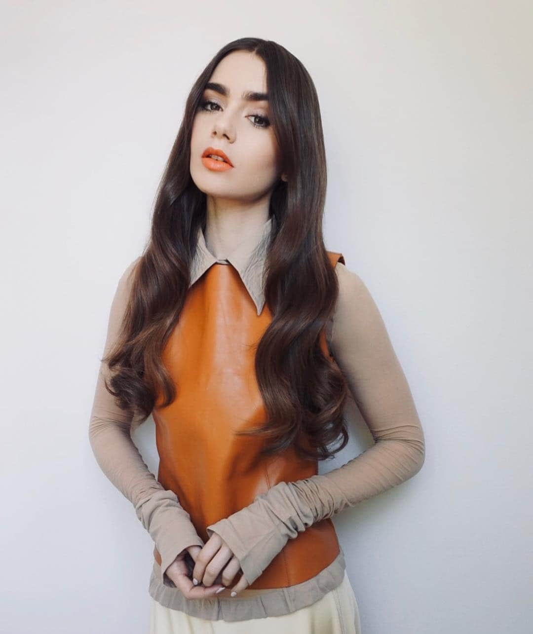 リリー・コリンズさんのインスタグラム写真 - (リリー・コリンズInstagram)「Orange is the new black. Press day 2...」4月24日 6時03分 - lilyjcollins