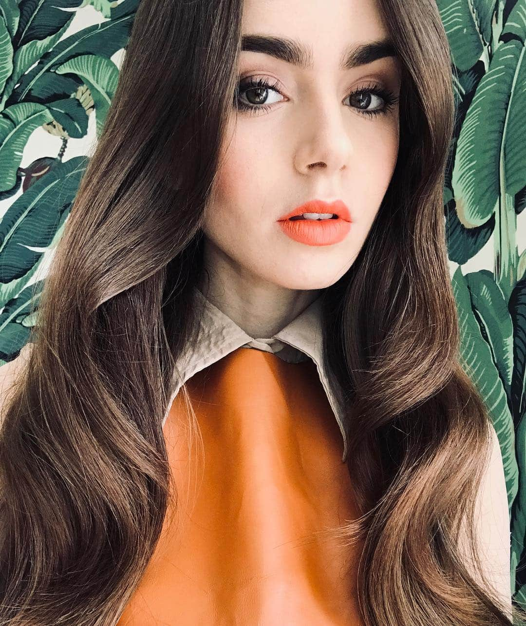 リリー・コリンズさんのインスタグラム写真 - (リリー・コリンズInstagram)「Orange is the new black. Press day 2...」4月24日 6時03分 - lilyjcollins