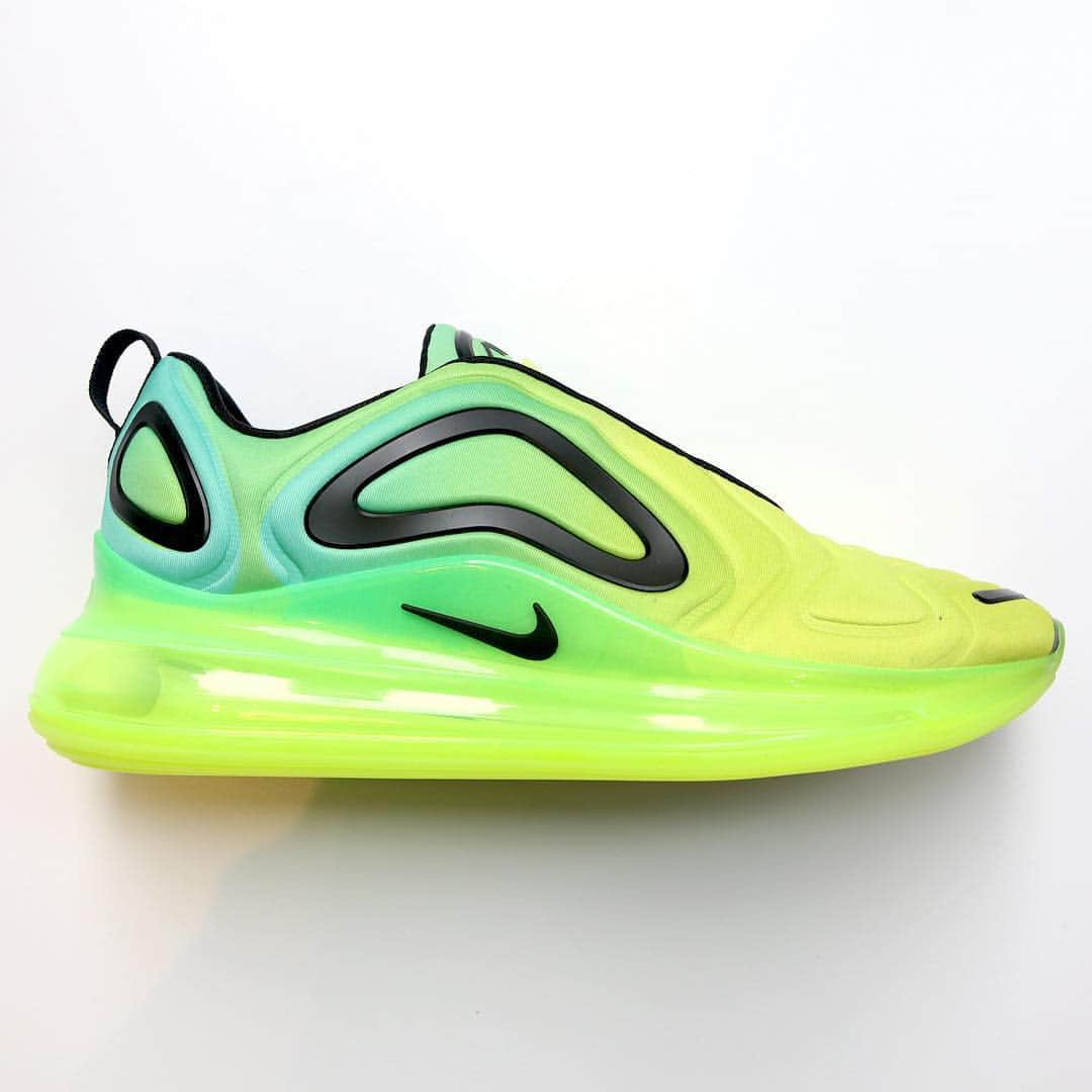 Sneaker Newsさんのインスタグラム写真 - (Sneaker NewsInstagram)「The Nike Air Max 720 returns in May in this striking Volt colorway. About time these dropped. For full release details, tap the link in our bio.」4月24日 6時17分 - sneakernews