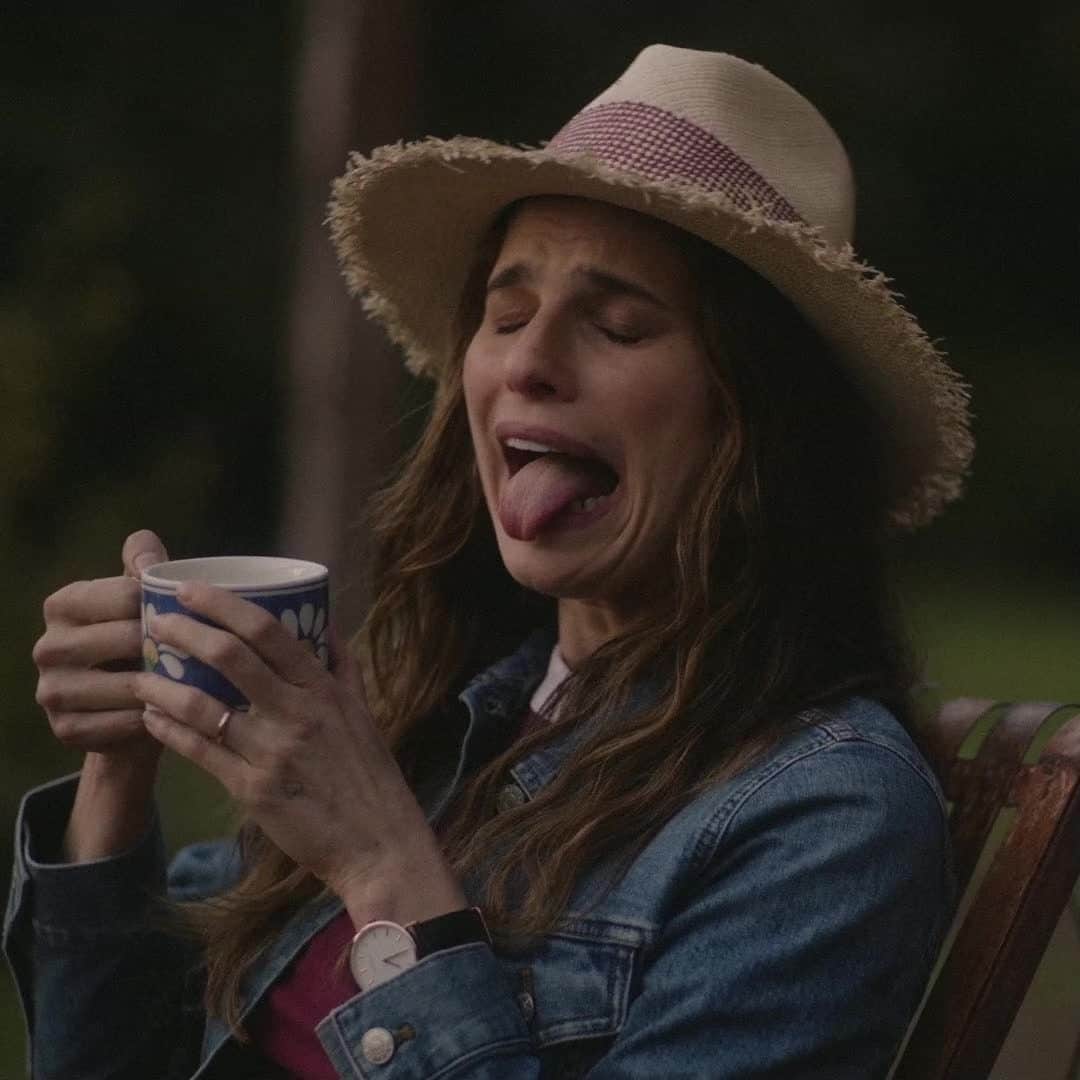 アメリカン・ブロードキャスティング・カンパニーのインスタグラム：「@blessthismesstv is comedy gold! Don't miss the show everyone's raving about - watch an encore of the premiere tonight at 8:30|7:30c, and then a brand new episode at 9:30|8:30c.」