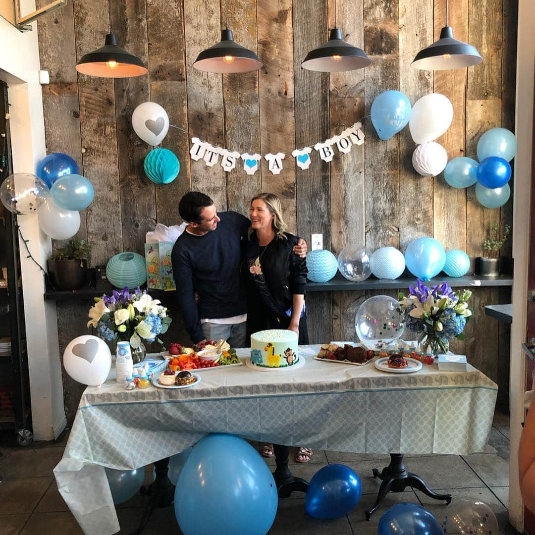 モーガン・プレッセルさんのインスタグラム写真 - (モーガン・プレッセルInstagram)「So excited for this beautiful mamma-to-be!! 💙 Fun evening last night showering Baby Smith with so much love!! @sarahjanegolf」4月24日 6時38分 - mpressel