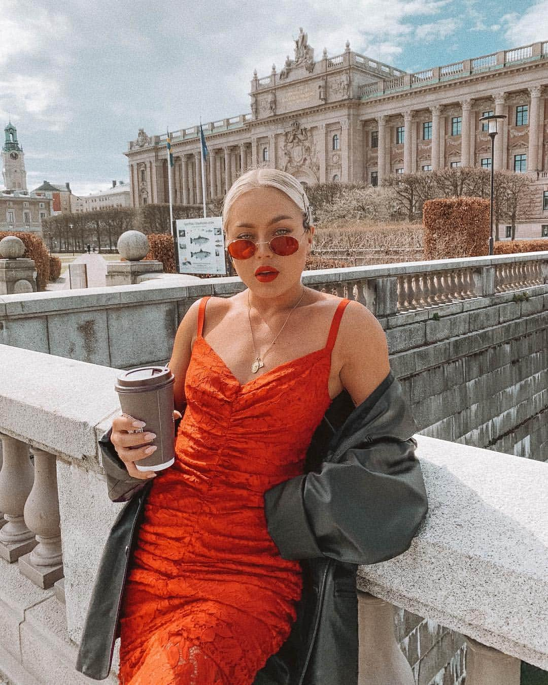 アンジェリカ・ブリックさんのインスタグラム写真 - (アンジェリカ・ブリックInstagram)「Lady in red on a Tuesday💃🏼 and always coffee on the go! I think I’ll turn into a coffee cup soon if I continue to drink this much coffee haha. And always with a bit of oat milk in it! #LoveGuess」4月24日 6時54分 - angelicablick